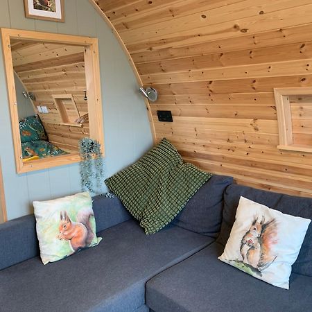 Red Squirrel Pod With Hot Tub Villa โอบาน ภายนอก รูปภาพ