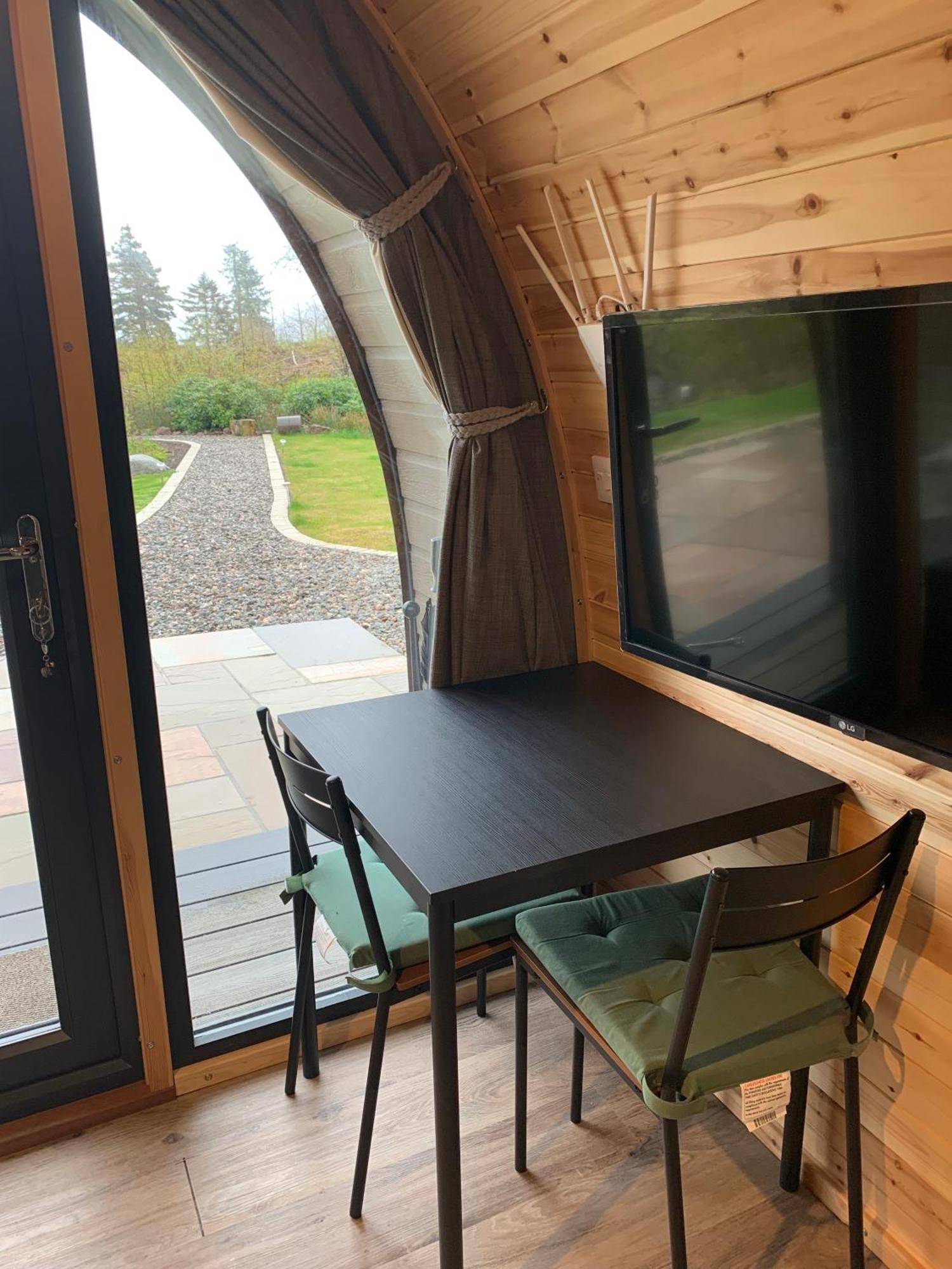 Red Squirrel Pod With Hot Tub Villa โอบาน ภายนอก รูปภาพ